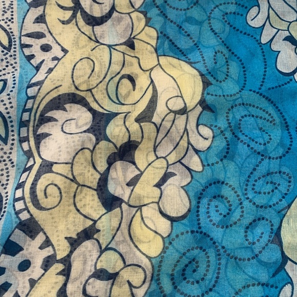 Lightweight scarf - Picture 4 of 8